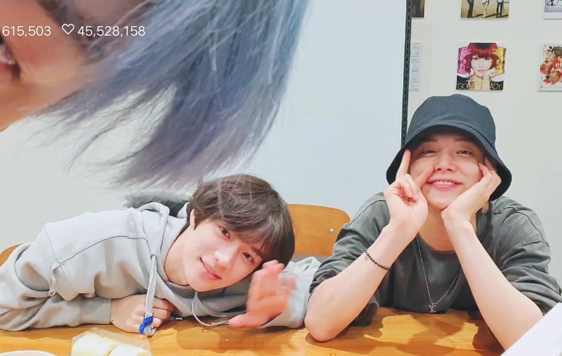 prodkthn's tweet photo. cutieees!!! 🥺
#5MWITHTXT
#TXT5MPARTY
#TOMORROW_X_TOGETHER
#투모로우바이투게더
@TXT_members @TXT_bighit https://t.co/eRU1fIpl4K
