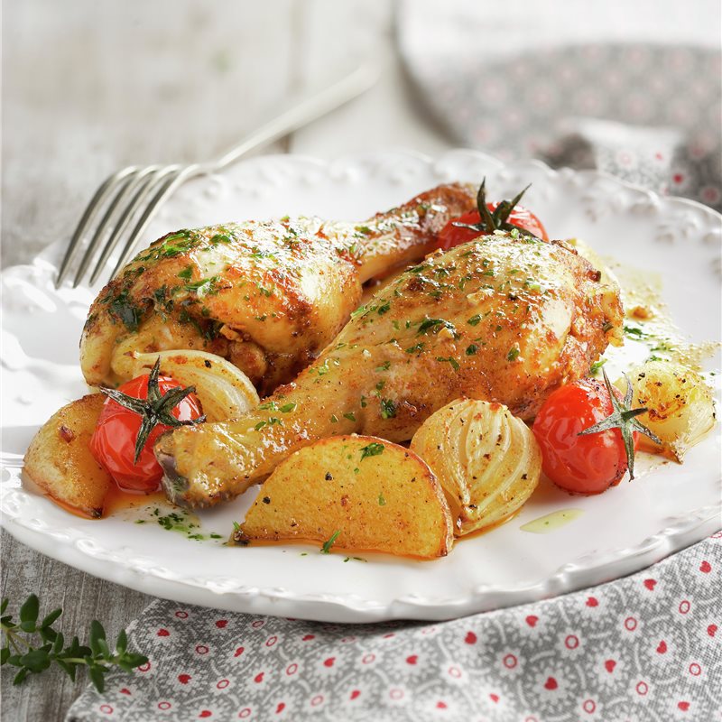 Lecturas's tweet photo. Preparar este pollo requiere un poquito de paciencia pero el resultado es tan espectacular que bien lo vale 😋 Y lleva el toque de barbacoa y curry que es una delicia #RecetasLecturas
https://t.co/5P0hkBobHA https://t.co/5FhtURgGRp