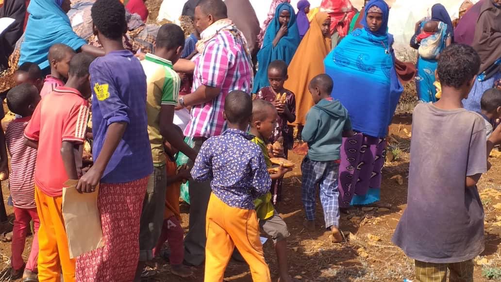 ElkeStei's tweet photo. Amazing to see what can be done when great people on-site, an excellent organization such as PoorPoor and a network of people with a big heart make things real! I ❤️ it #7000piecesofbread #poorpoorfoundation #somalischeskomiteeincooperation #thankyoufromsomalia
Thank you!!! https://t.co/jsyg1KxXZX