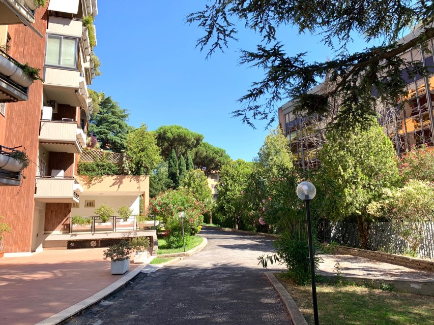 gruppomrcase's tweet image. 📍 #Balduina / Via Massimi
🏡 Appartamento in #affitto
▪️ 70 mq, 5° piano, recentemente ristrutturato
▪️ € 1200,00 al mese

GALLERY E DETTAGLI 👉 bit.ly/3f0IYfD

Gruppo #MrCase
Agenzia Corso Francia, 130
Tel 06 3340000
mrcase.it