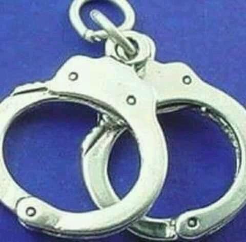 MalawiPost's tweet photo. Five so far arrested from MERA, 2 from Procurement, 2 from fuels and 1 from Communication departments. Details not made public as of now 

More arrests to be made today. #Malawi https://t.co/d6cgR5ymvd