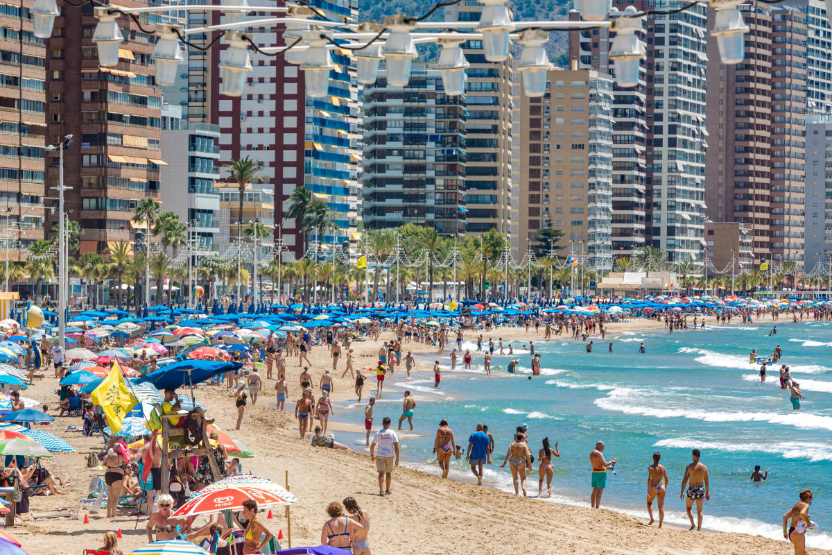 Pequeño HILO con datos socioeconómicos para que veáis la triste realidad de nuestro pueblo/ciudad, Benidorm.

Coged palomitas y pañuelos, pues es desolador.

🌴🌴🌴🌴🌴🌴🌴
👇👇👇👇👇👇👇👇
🌴🌴🌴🌴🌴🌴🌴