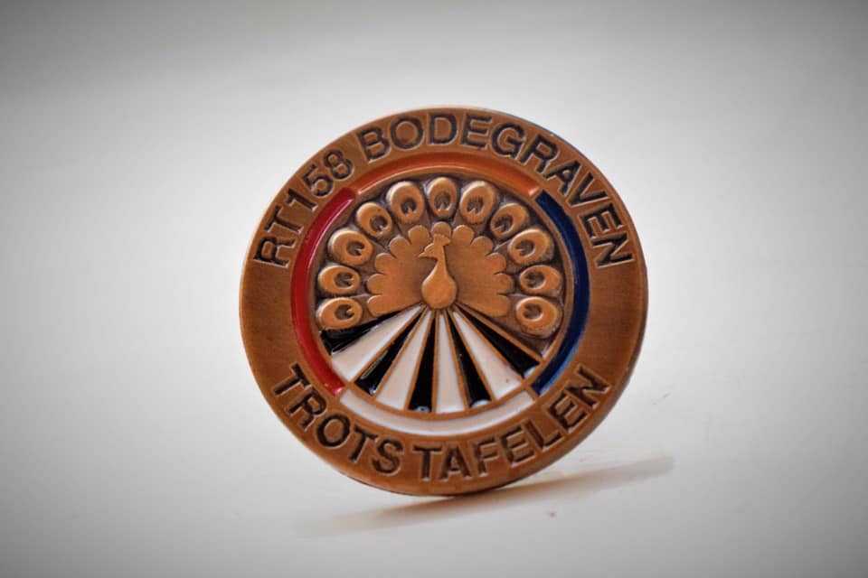 Tafelronde158's tweet photo. Vol Trots presenteren wij jullie onze nieuwste Pin, gebaseerd op het thema van afgelopen jaar; “Trots Tafelen” ❤️ #RoundTable #RoundTable158 #Tafelronde #Bodegraven #TrotsTafelen #RoundTablePin #TafelPin #Pin https://t.co/VIevJRtnfi