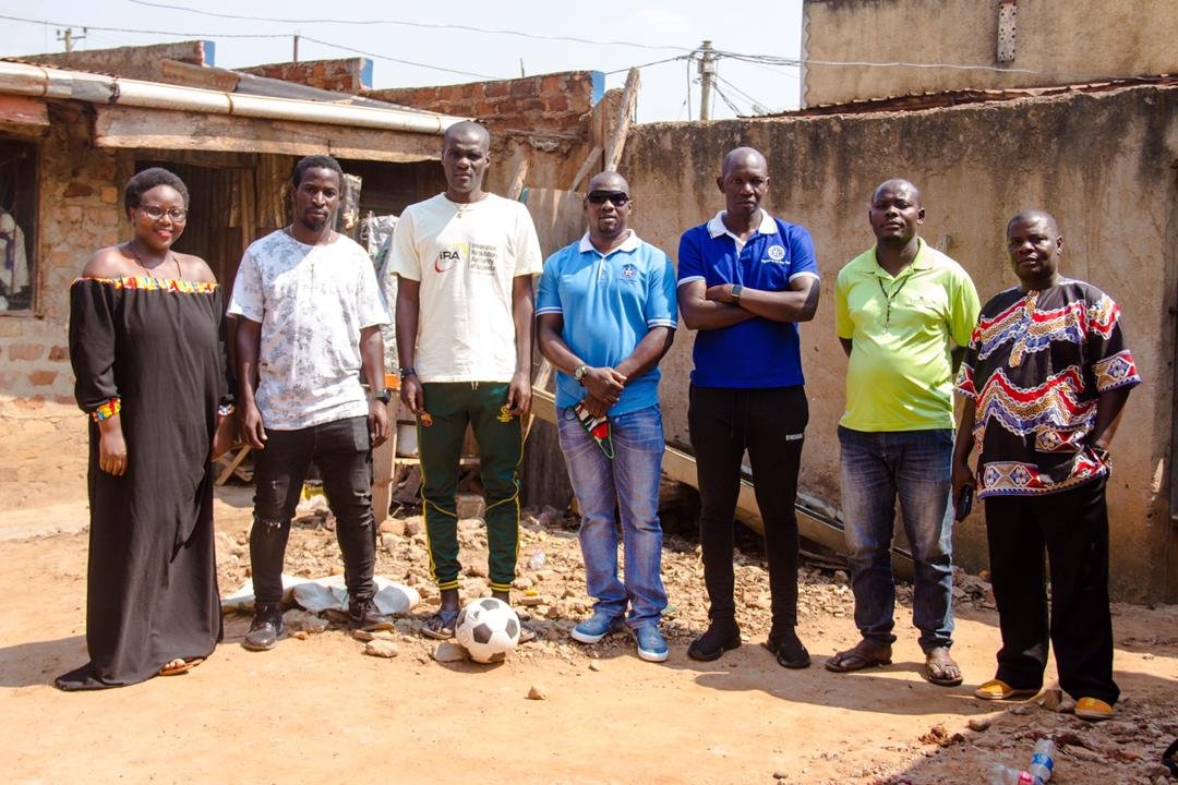On Sunday, I visited football legend Andrew Fimbo Mukasa at his home in Wakaliga. I also found his former teammates Steven Bengo, Tabula Abubakar &amp; George Bukenya. 
A campaign is underway to build Fimbo a house. Pleaase contribute to this cause. 
<a href="/oworugambo/">Hon. Oworugambo</a> 
📷@frostproug