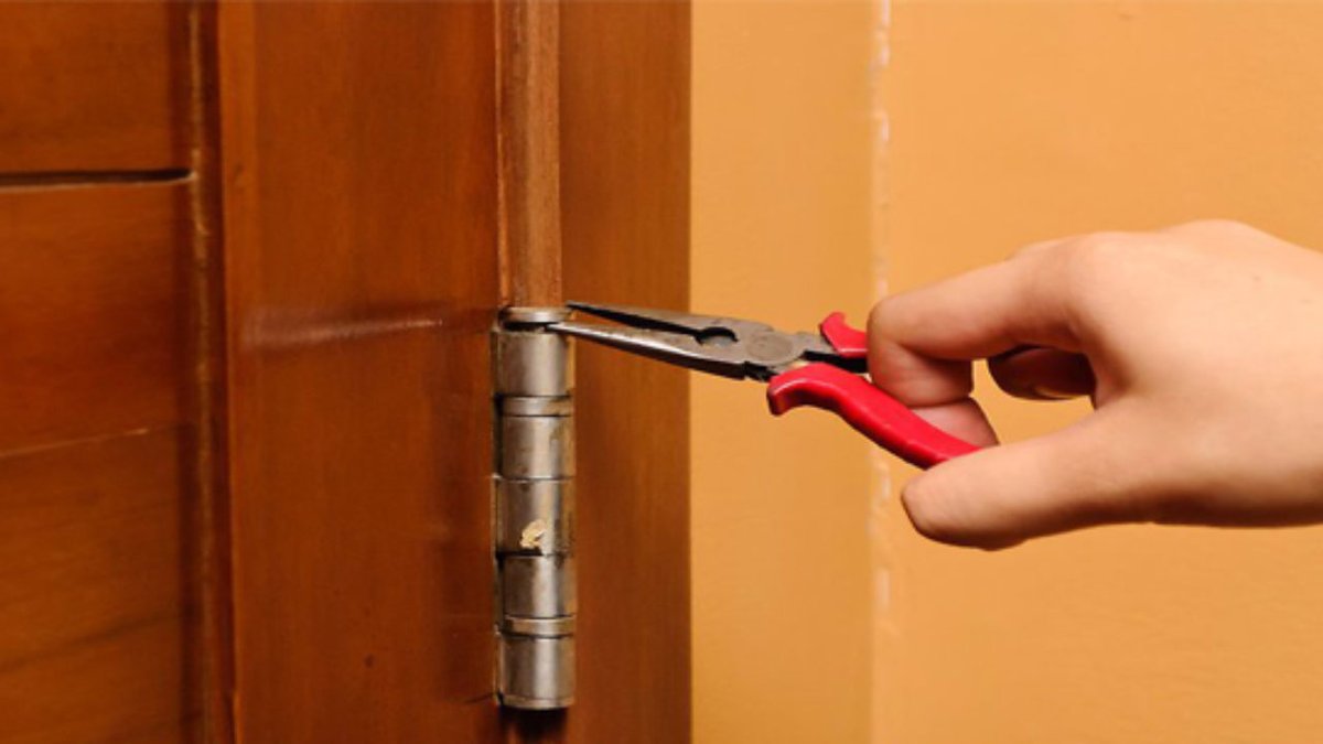 Proverbios 26

No imites al perezoso que...
1. Gira en su cama como una bisagra y nunca se levanta 
2. Se cansa por todo hasta para comer
3. Tiene mil excusas para no trabajar

#rpsp