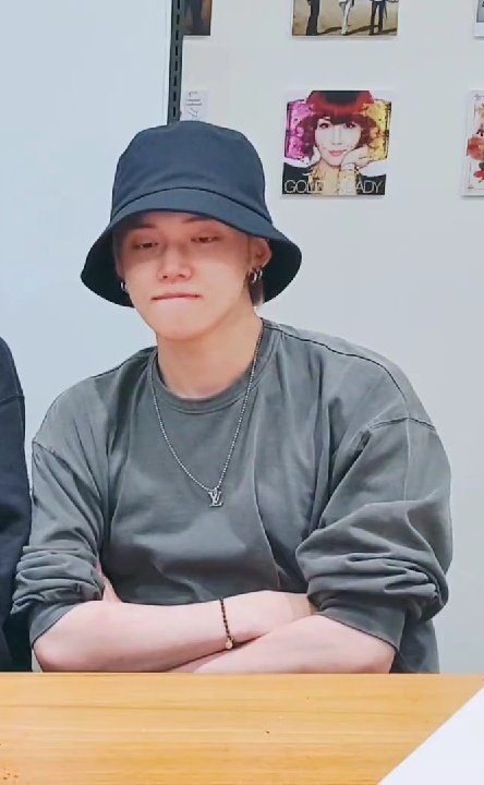 prodkthn's tweet photo. he's intimidating 😭
#5MWITHTXT
#TXT5MPARTY
#TOMORROW_X_TOGETHER
#투모로우바이투게더
@TXT_members @TXT_bighit https://t.co/B03ITO2ctr
