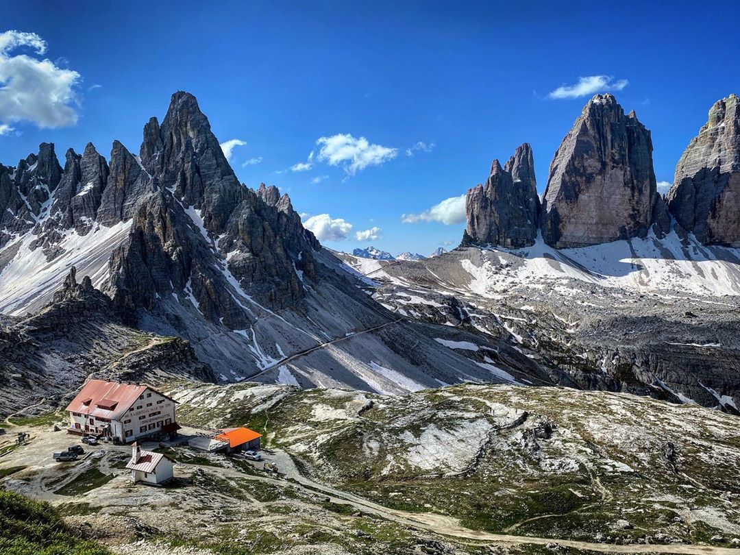 dolomiti_it's tweet photo. I'm walking on clouds in the paradise of the Tre Cime di Lavaredo😍
PH IG jana_lovestogo_aroundthe_world

#dolomitiamo #dolomiti https://t.co/Vsm6qfDEhV