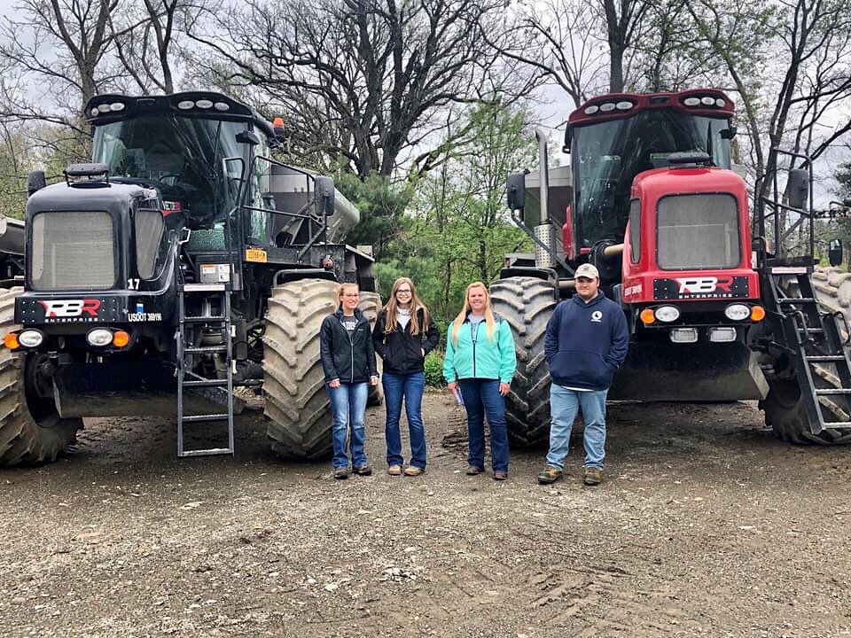 CaroVail's tweet photo. Julia, Courtney, Shayla, Kyle, and (not pictured) Jesse have been with us these past few months learning about what CaroVail and our Agronomy Team has to offer to help our growers produce goal yielding crops with the highest quality. 

Thank You to this great group of interns! https://t.co/O6fBoU2HYf