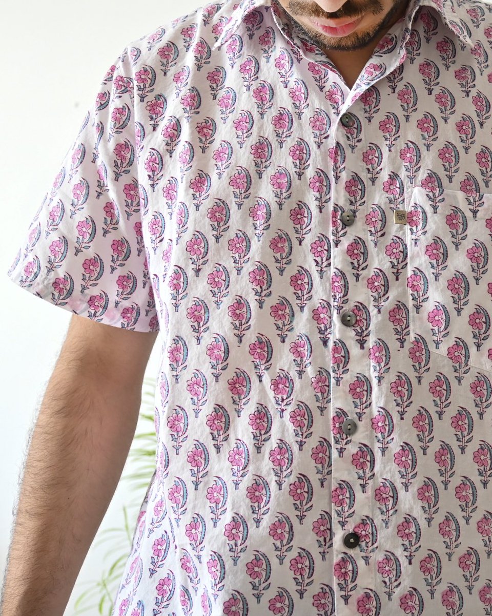 kashyapdevanshu's tweet photo. Dress up like @prateekkuhad 

#music #prateekkuhad #mensstyle #mensfashion #fashion #fqbydev #fashionquotient #floral #prints  #jaipurprints https://t.co/wnZJSFlwX7