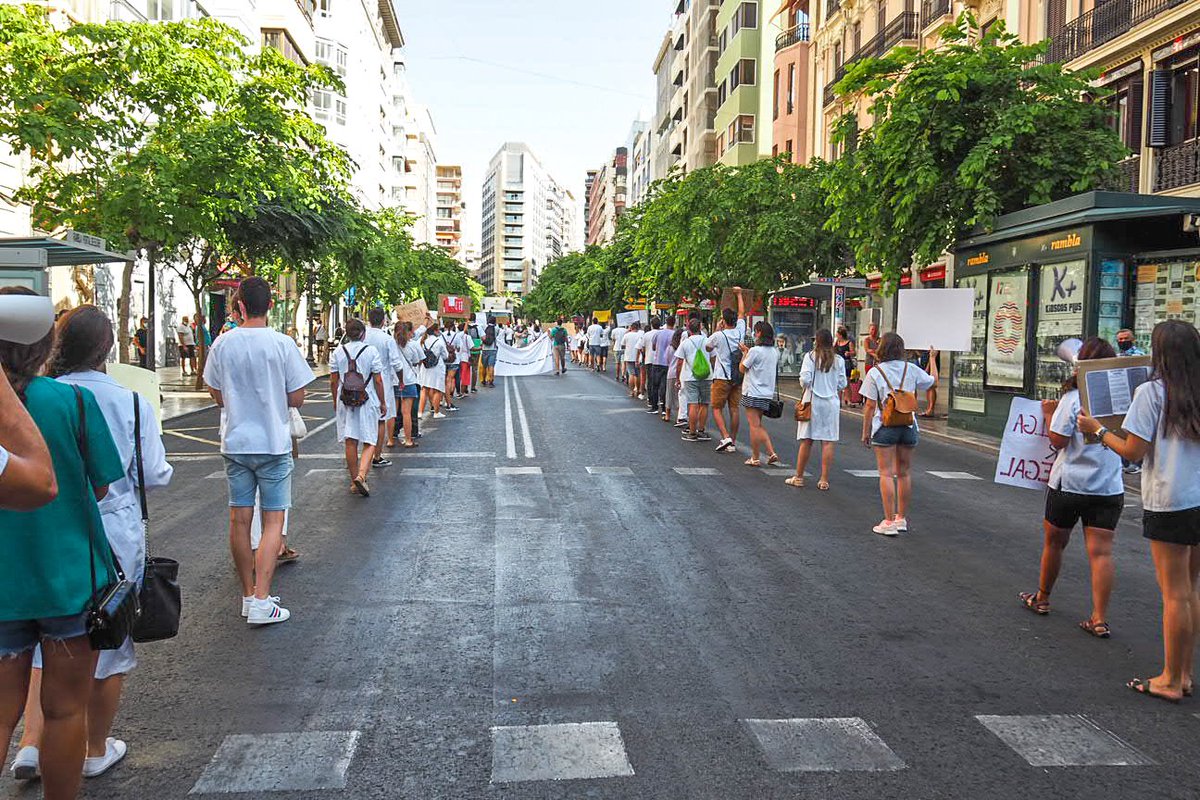 huelgamircv's tweet photo. VOCACIÓN NO es:
📌 Guardias de 24h sin descanso adecuado
📌 Falta de supervisión de nuestros r1
📌 Formación deficiente
📌 NO cotización de las horas de guardia

#HuelgaMIR #Huelgamircv #ConveniiMIRYa #MIR
@anabarcelochico @ximopuig @rtve @laSextaTV @Programastv5 @antena3com https://t.co/0fYs2cbFO1