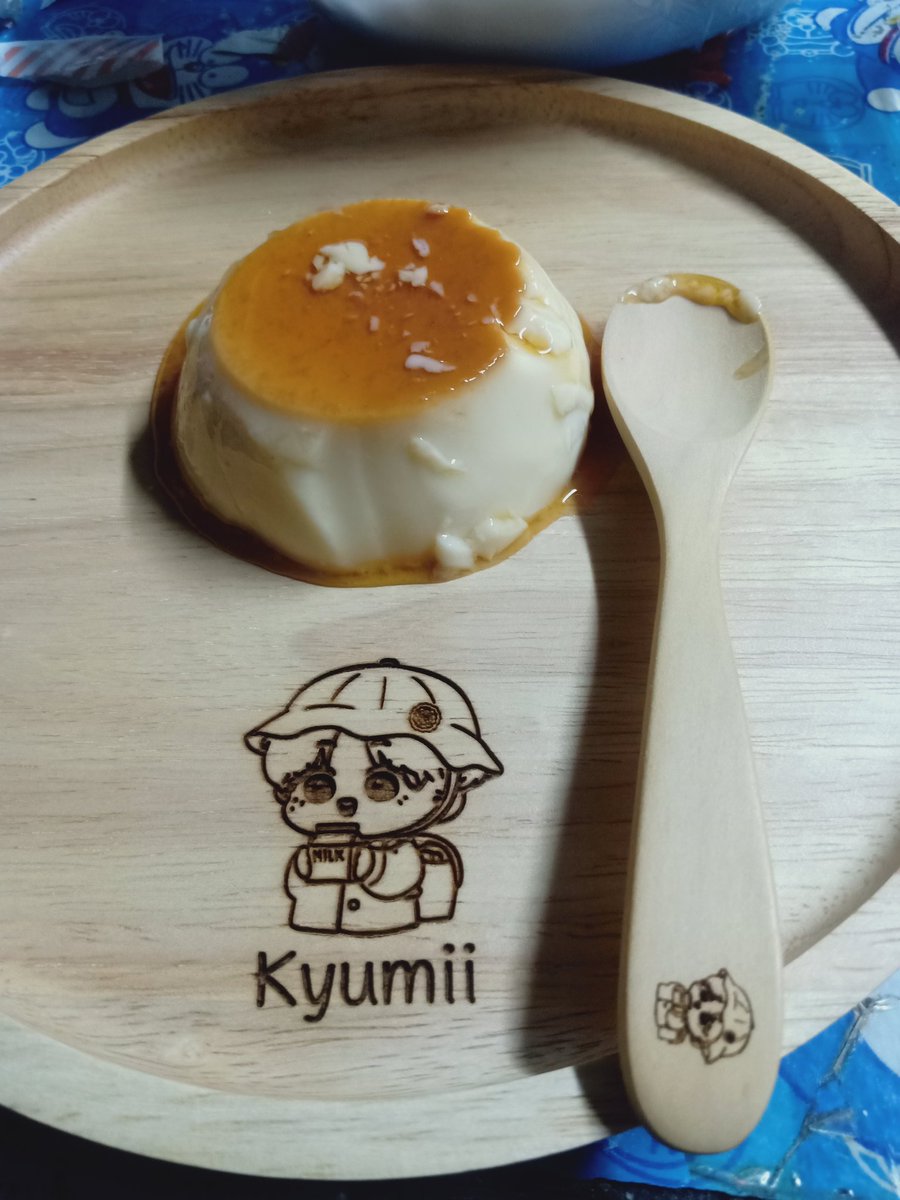 NNM17737073's tweet photo. ได้ออกมาเรียบร้อยแล้วครับกับพุดดิ้งคาราเมล
เอาเจ้าน้องนมป๋องจาก #kyummilk_collection มาทำด้วย
แต่ว่า ตอนเทออกมาทำไมน้ำตาลแข็งอยู่ด้านล่างเยอะเลยอ่าาา 😭 ไม่รู้ว่าทำขั้นตอนไหนผิดไป��ึเปล่า ฝากคุณแม่ช่วยชี้แนะด้วยนะคะ https://t.co/FNXnL42Mn6