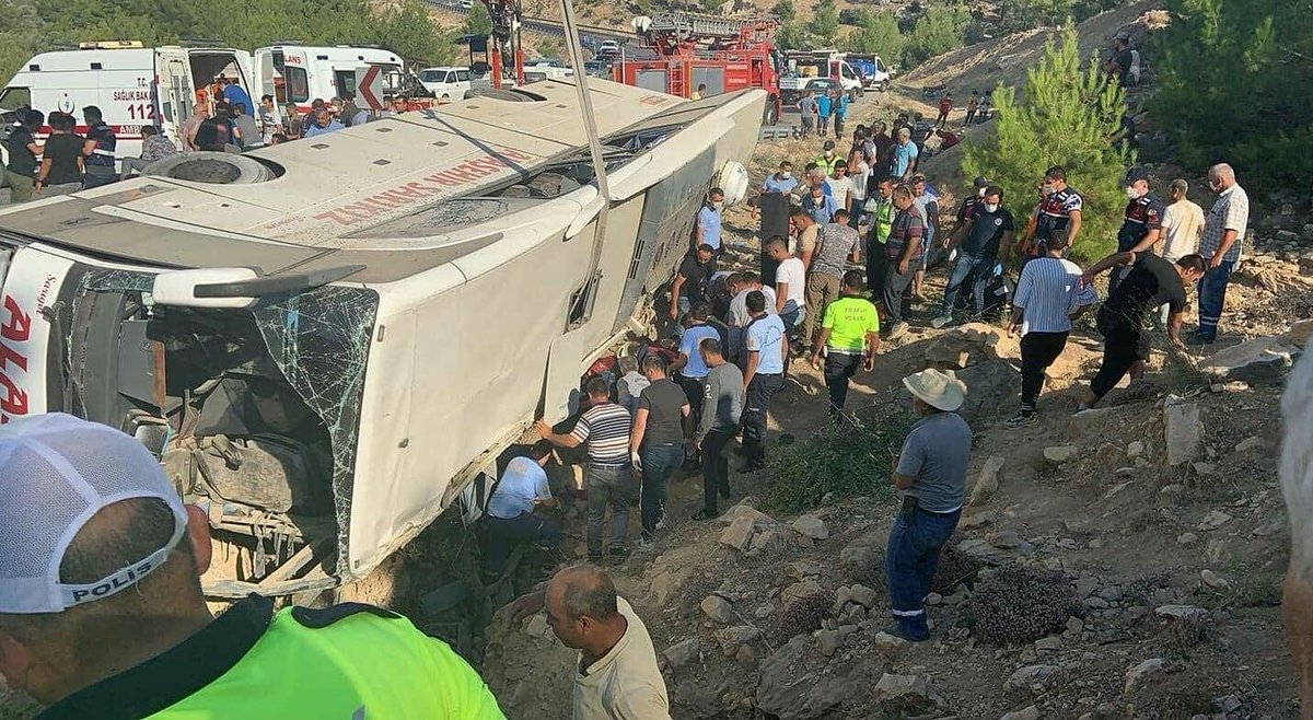 KKTC'ye sevk edilen askerleri Mersin'e götürmek için yola çıkan 45 KA 4777 plakalı otobüs, Mut Karaman karayolu zeytinalanı mevkisinde şarampole yuvarlandı.kazada 5 askerimiz şehit olmuştur. 10 askerimiz yaralandı. Şehitlerimize Allah'tan rahmet yaralılara acil şifalar dileriz.
