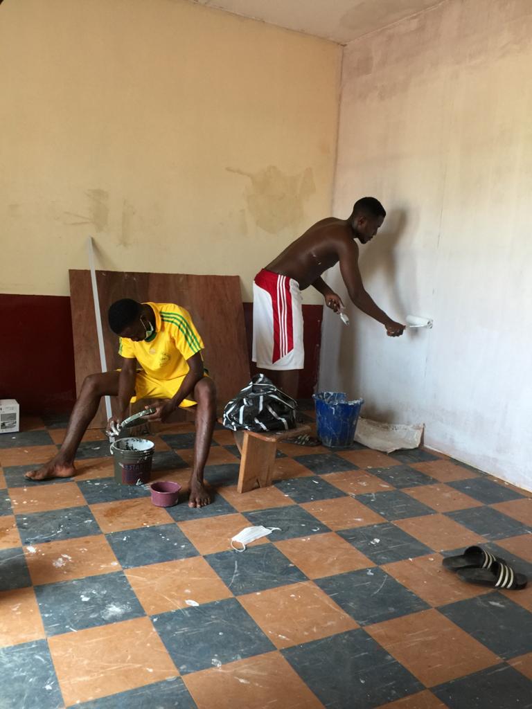 Lukolmsol's tweet photo. Progress!! Walls and painting completed, our shelves are coming up.
@YAANigeria
@IRISinIowa
@yesprogramnews
@ECAatState
#thereadingsoldier
#82divisionbarracklibrary
#irisalumniglobalgrant
#firstlibrary https://t.co/IXDV0CBLrQ