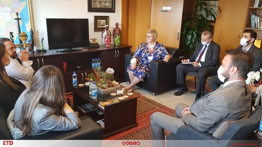 ekonomiticaret's tweet photo. Ekonomi Ticaret Derneği, Dış İlişkiler Komisyonu olarak, T.C. Dışişleri Bakanlığı Afrika Genel Müdürü Sn. @NurSagman Hanımefendiyi Makamında Ziyaret Ederek, Ekonomi Ticaret Derneği Faaliyetleri Hakkında ve Afrika Çalışmaları Konusunda Bilgilendirme Toplantısı Gerçekleşti https://t.co/fafJqh6EZx