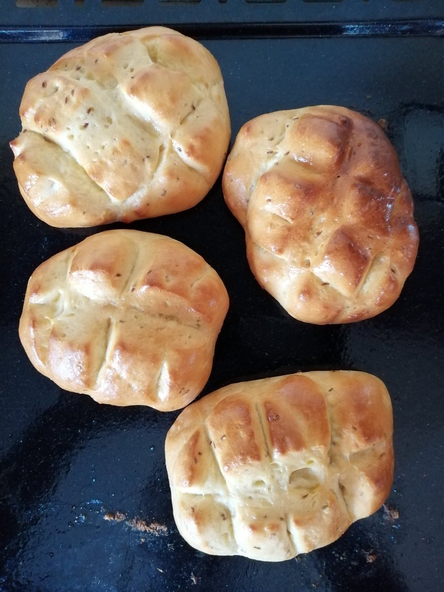 PoolTable_Guy's tweet photo. Baked Garlic bread for lunch today https://t.co/ubUwcY6JD6