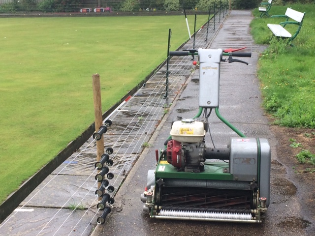 KingstonBowling's tweet photo. Our mower is a bit tired so it's off to Russell's in Gilberdyke today for a service. #onemanwenttomow #lawnbowls #activehull #keepmowingkeepmoving
@Russells_uk https://t.co/jh8tfYgdxJ