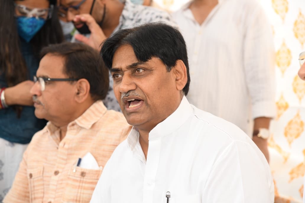 jindaltweets's tweet photo. #थैंक्स_डोटासराजी_LAनियुक्तिदो
माननीय शिक्षामंत्री@GovindDotasra जी आपके प्रयासों से लैब असिस्टेंट भर्ती कोर्ट से क्लियर हो चुकी है।
अब आप हमें नियुक्ति देने की कृपा करे, हम जीवनभर आपके आभारी रहेंगे।
धन्यवाद।
@ashokgehlot51 
@RajCMO 
@Upenyadav75 
@rajeduofficial 
@zeerajasthan_ https://t.co/gvgMPoowts