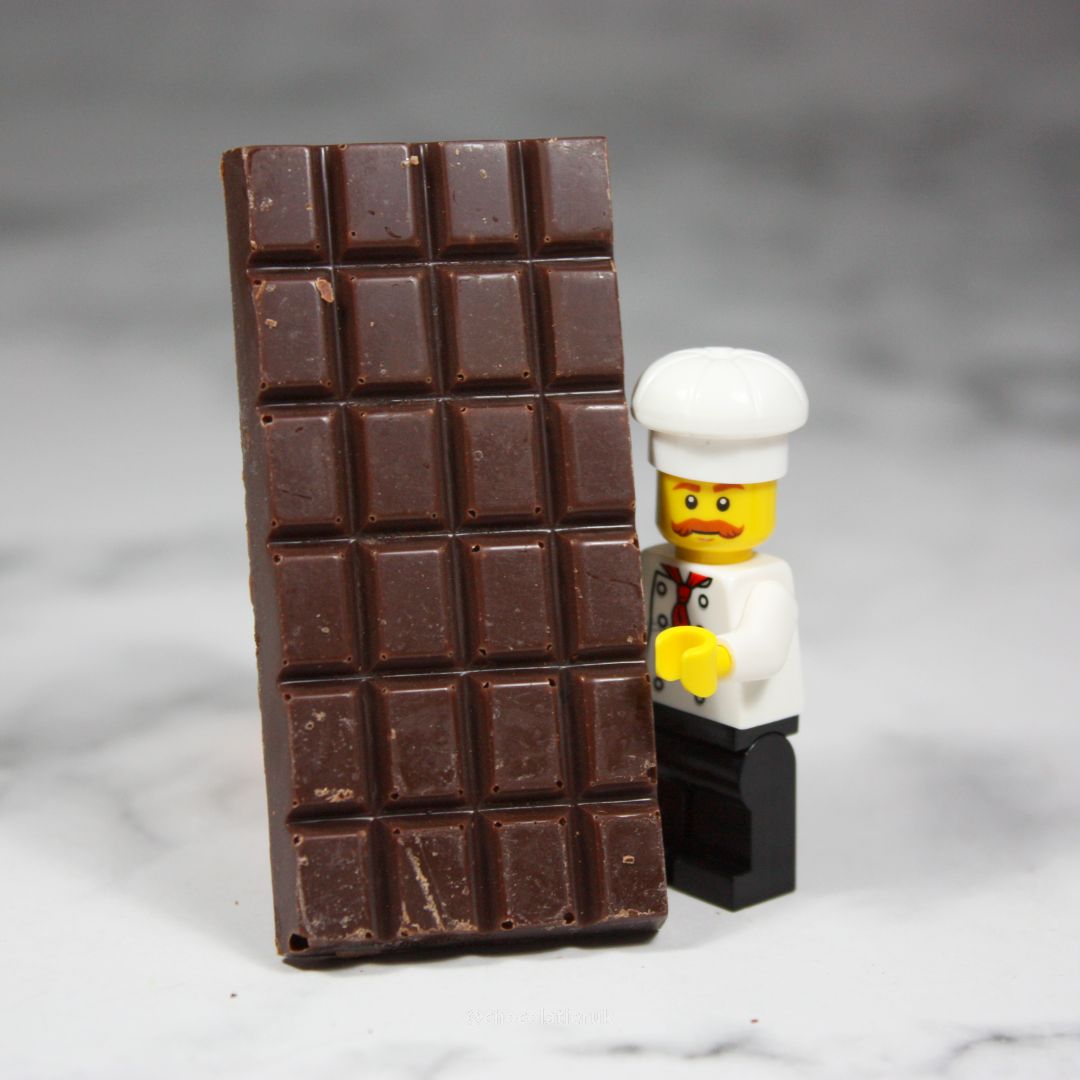 chocolatieruk's tweet photo. [Gifted] Along with my order @SolkikiChocolat sent me a sample of Rum n Raisin 63% Dark milk, made with Organic Gran Nativo Blanco cacao beans, Diplomatico Reserva rum and Corinthian raisins 🤤

Isn't this little sample the cutest? 😍 (Lego fig for scale)

https://t.co/xIZg48Jei0 https://t.co/bfnf71TkRp