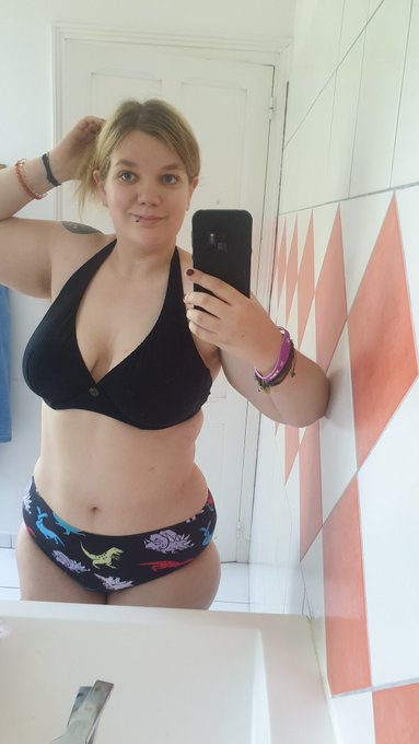 Nouveau maillot de bain, tu aimes ou pas ? https://t.co/TUyZG0P2kO