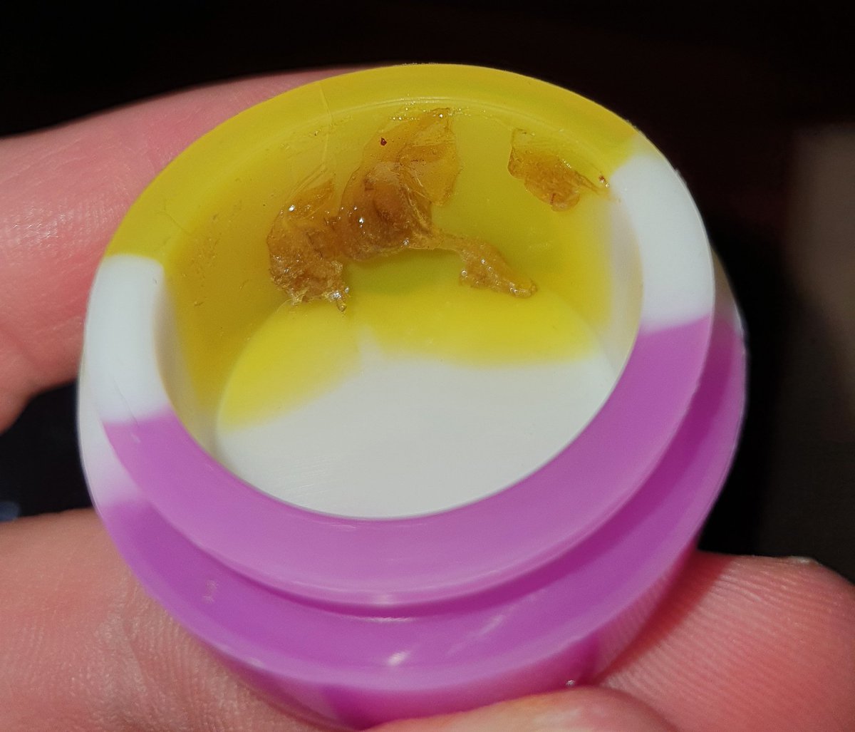 Buds420Best's tweet photo. Strawnana 🔥🔥🔥 #cannabis #oil #bananakush #strawberry #concentrates #buds #nugs #stonerfam https://t.co/ms7rFK15t7
