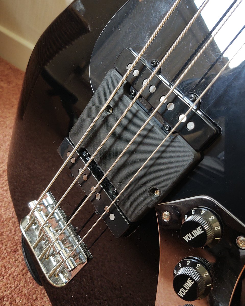 My first attempt at #3dprinting a #bassramp prototype

It fits a #fender #squire #jazzbass
Designed in #blender3d and #3dprinted in PLA filament