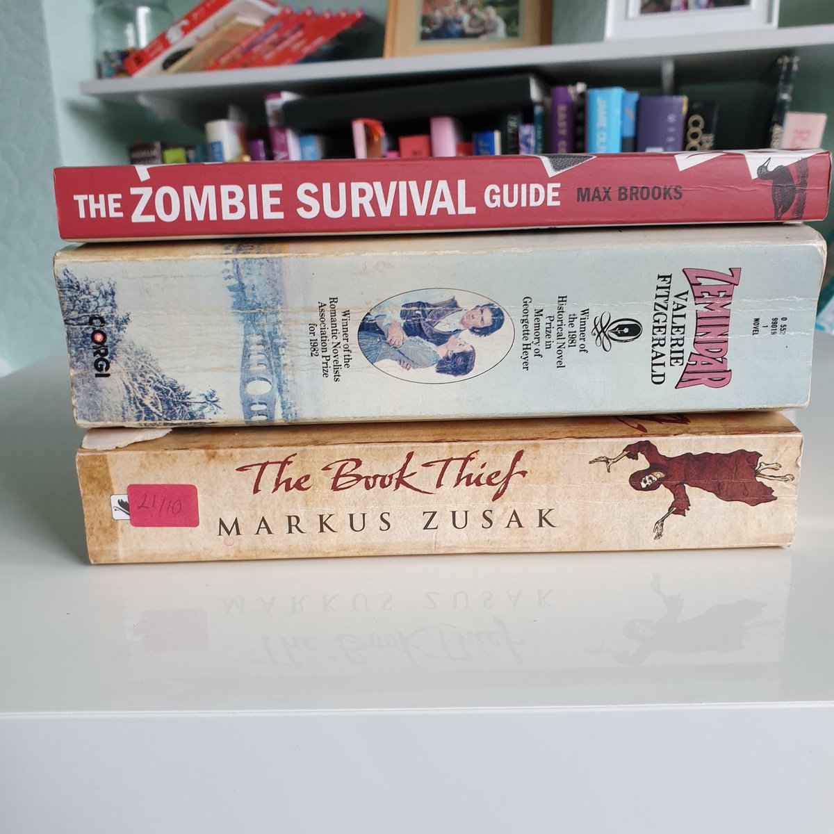 Jools14041's tweet photo. Z for...#alphabooks @weswee37
@BridgeBooksDro1. Another challenge please? Another opportunity to build phrasing stacks of books. https://t.co/lIBVCHh5Ji