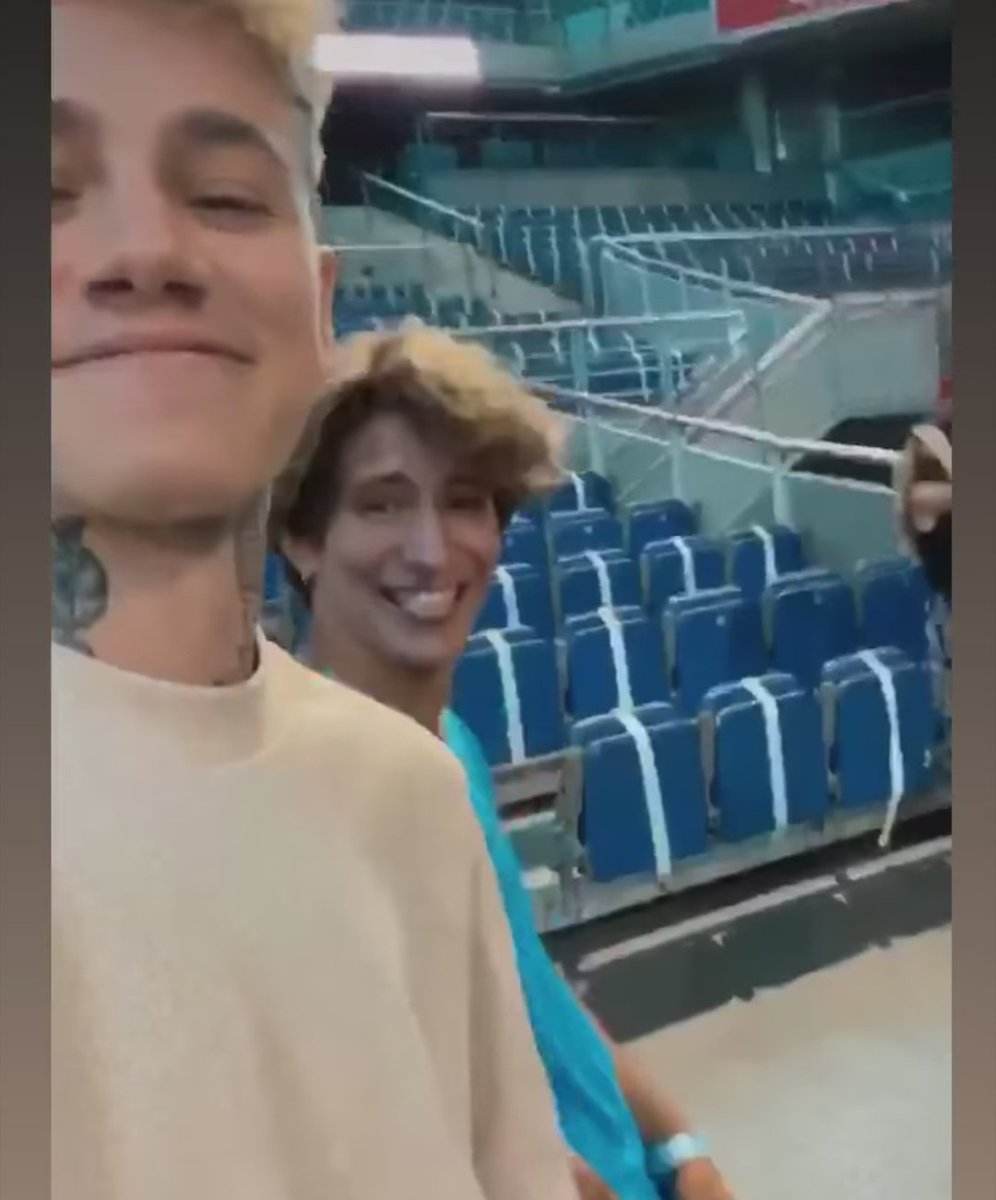 Rodriguezzz_93's tweet photo. Mi chaval Nick y Hugo 😌 yo los shippee si lo digo si ❤️ #hunick #OTConcierto26J #OTDirecto26J #ot #hugo #nick https://t.co/CcC227AtJq