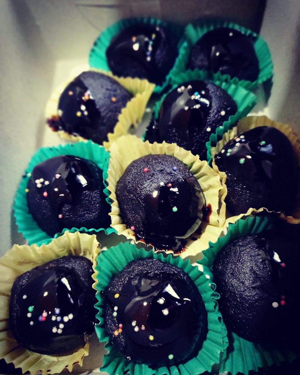 wishluvgraphy's tweet photo. One of My Favorite...
Chocolate Rum Balls – not too sweet but insanely fudgy, intensely flavored with rum, chocolate.
#rumball #choclaterumballs #flavoredrum #fudgy #choclaterum #tasty #favorite #moody #hapiness #instapost #foodie #cakedelight #instaupdate #todaysupdate https://t.co/nJ7sccXaC8