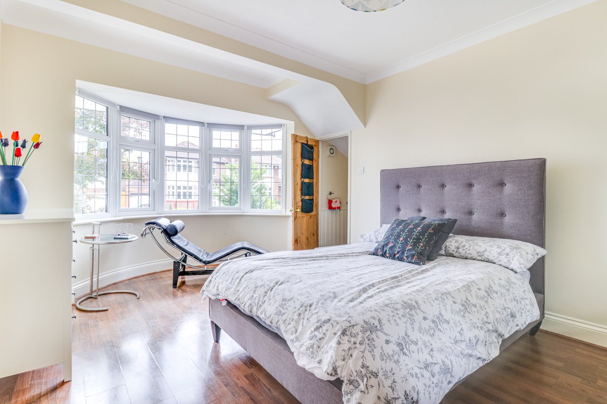 Mortemoremackay's tweet photo. FOR SALE: We have the pleasure of offering this incredible semi-detached property! Quick arrange a viewing now!
#property #semidetached #Estate2020 #London #Enfield #bedroom #bathroom #Bitcoin #COVID19 #FPL #Hanna #forsale #buyer #HouseHunters #home #building #lagos https://t.co/vSi5cP6rq2