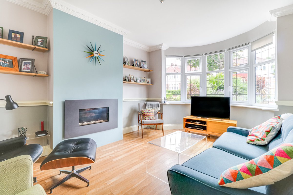 Mortemoremackay's tweet photo. FOR SALE: We have the pleasure of offering this incredible semi-detached property! Quick arrange a viewing now!
#property #semidetached #Estate2020 #London #Enfield #bedroom #bathroom #Bitcoin #COVID19 #FPL #Hanna #forsale #buyer #HouseHunters #home #building #lagos https://t.co/vSi5cP6rq2