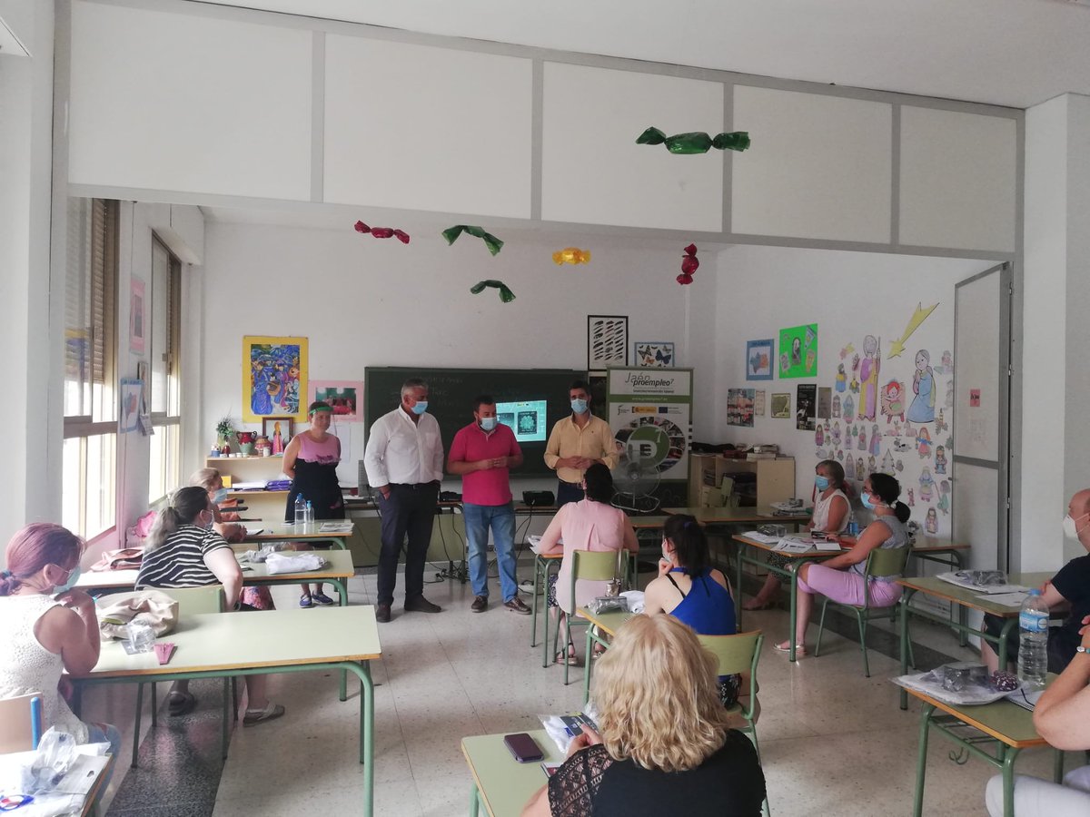 dipujaen's tweet photo. #Proempleo7 ha comenzado en Beas de Segura y Peal de Becerro con dos cursos sobre elaboración de productos con aceite de oliva. Se trata de las primeras de las 92 acciones formativas de este programa de inserción laboral impulsado por la Diputación. https://t.co/VAgpMSjZhV https://t.co/8dyjUlpoFu
