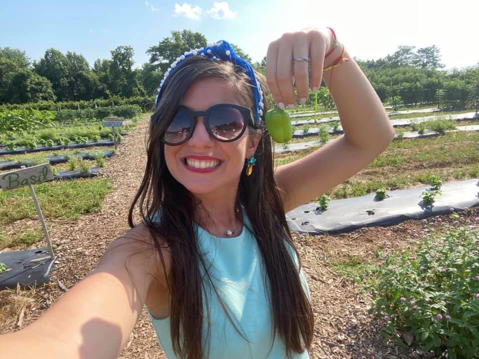natasham4's tweet photo. Fun Saturfay afternoon yesterday at @ButlersOrchard!! family outing to pick berries, peppers๐ถ, tomatoes ๐
herbs and feed some goats ๐๐#NatInMD #BerryFun https://t.co/g3UOACLhBj