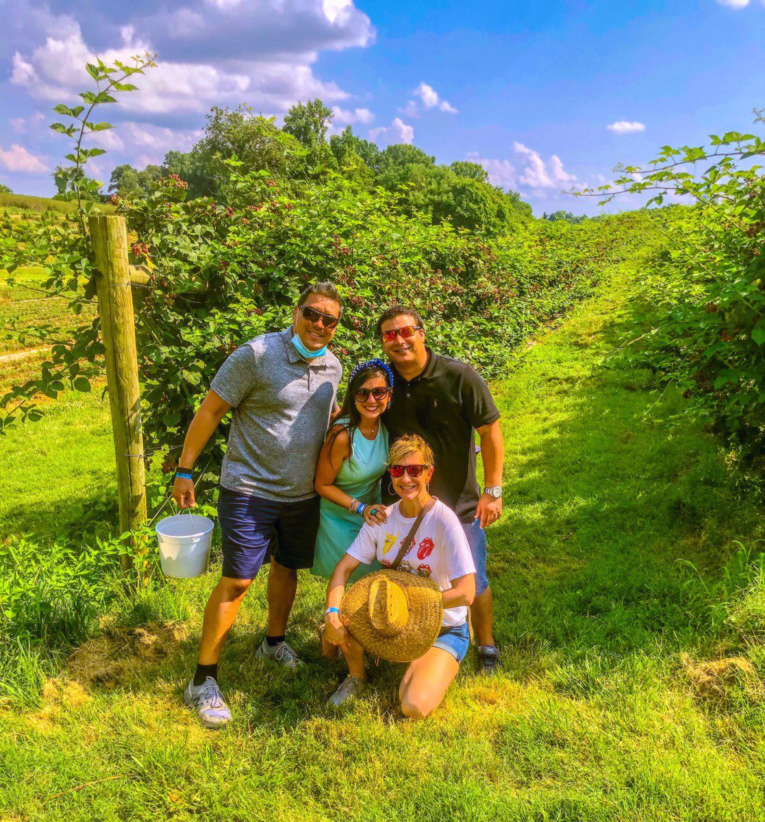 natasham4's tweet photo. Fun Saturfay afternoon yesterday at @ButlersOrchard!! family outing to pick berries, peppers๐ถ, tomatoes ๐
herbs and feed some goats ๐๐#NatInMD #BerryFun https://t.co/g3UOACLhBj