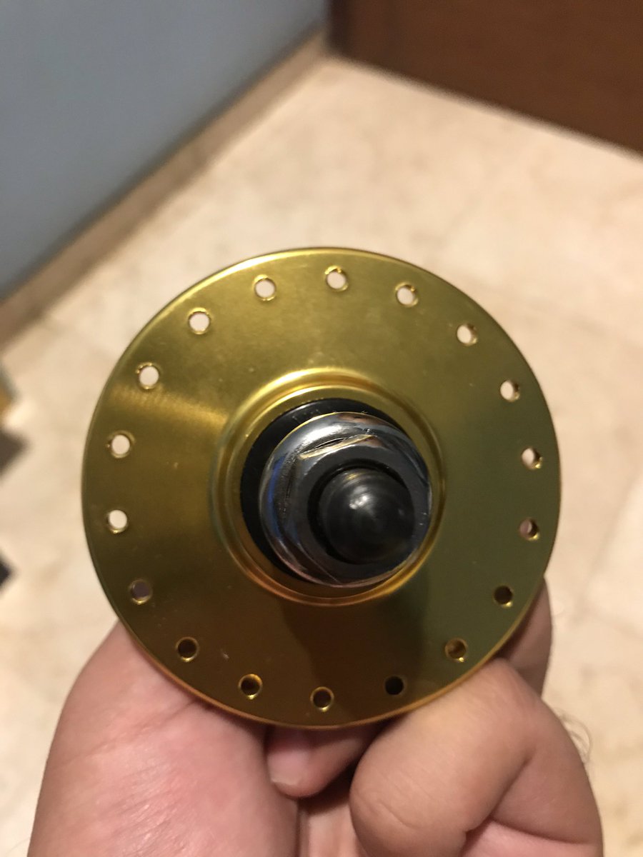 BerjualanS's tweet photo. #fnfjb jual nih front hub depan 36h merk rival... kondisi BARU... minat DM/WA nomor yang tertera di foto! harga 200rb saja... Lokasi Jaksel https://t.co/oG8VAaSKtP