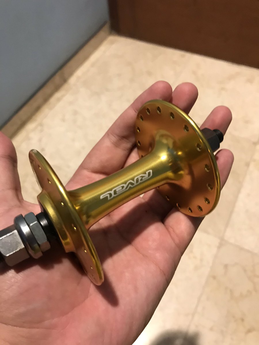 BerjualanS's tweet photo. #fnfjb jual nih front hub depan 36h merk rival... kondisi BARU... minat DM/WA nomor yang tertera di foto! harga 200rb saja... Lokasi Jaksel https://t.co/oG8VAaSKtP