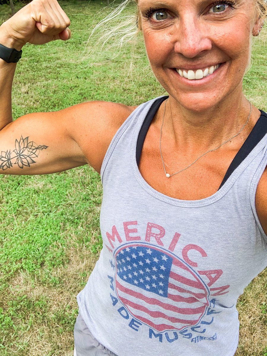 EDUC8_2_EMPOWER's tweet photo. It’s #MuscleUpMonday! 💪🏼
What are YOU doing to build strength?! 👊🏼
For me, I like bodyweight exercises-planks, squats & lunges. But also add resistance using weights & resistance bands.
How about you @Positively_Well?!
#tabata #AmericanMadeMuscle #poswell #thewalkingED https://t.co/Pvk9XSxFQs