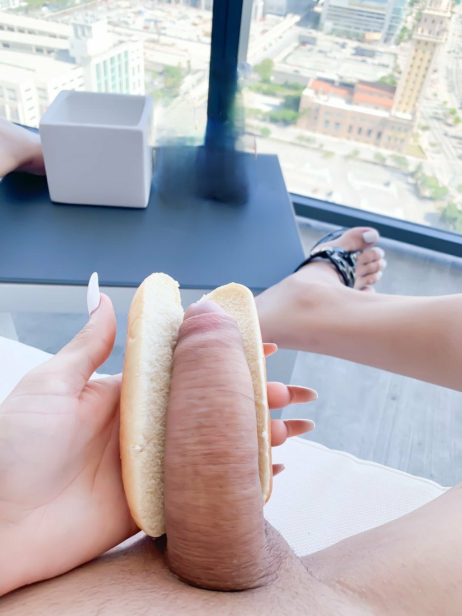AussieMami's tweet photo. The most important &amp; Iconic meal of the day 😌😋💕 https://t.co/bcmZ39NFkg