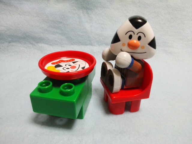 Kimif アンパンマンワールドブロックラボセット 投げ売りされていたので思わず購入 バンダイと日立による ブロックラボ のシリーズの食玩版らしい 残念ながら杖はついていなかったがおむすびまんの人形だけでも嬉しい あとこのシリーズのだだんだん