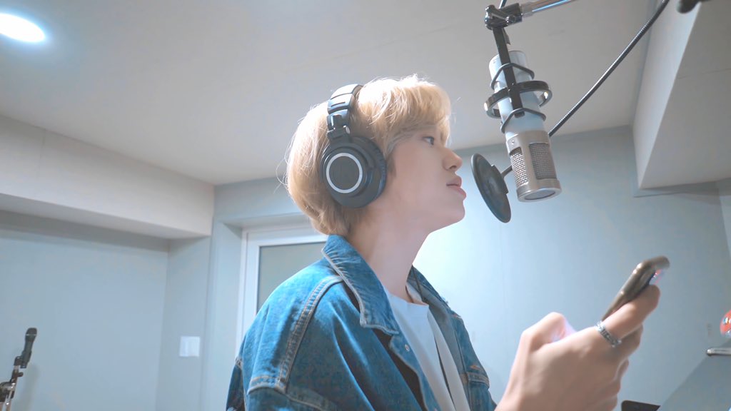 [#니엘(틴탑)]
피융피융~선물이 도착 했습니다융!💌
게임하다 본업에 충실한 
"운명" 녹음현장
목소리를 듣고 있으면 
시간가는줄 모르겠더라니!
기대해도 좋았!!!!!🔥🔥

#운명 #쿨 #Destiny #Cool #니엘 #김남주 #남도현 #NIEL #KIMNAMJOO #NAMDOHYON #피버뮤직2020쿨썸머프로젝트 #녹음실