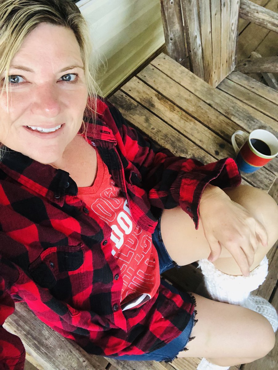 SamaraHardee's tweet photo. ME: just a country gal. Not easily impressed & not interested in making a certain kind of impression. My validity and value come from God and my inner self talk! Affirmations are always appreciated... but not necessary 💋. Motto: Do you WELL! #doyouwell https://t.co/DwX1WMrLRQ