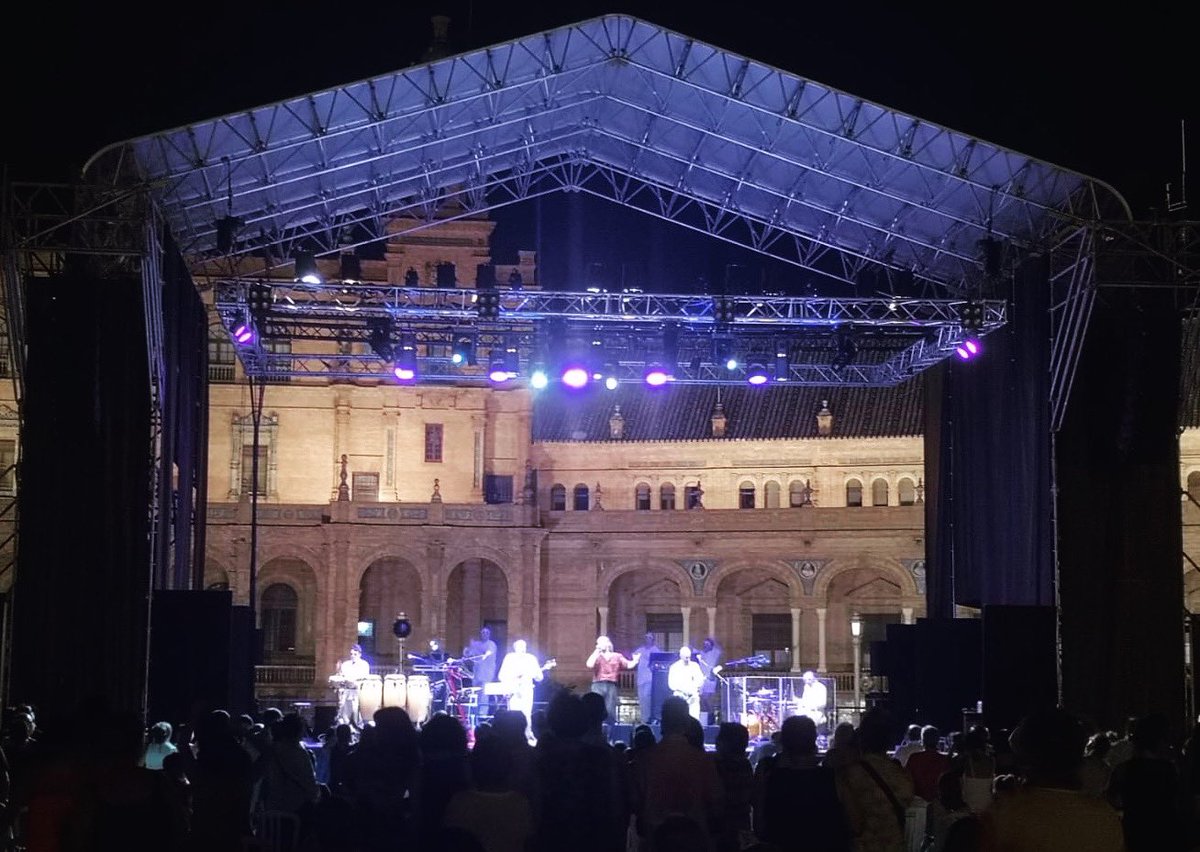 Paradas SIV (@paradas_siv) on Twitter photo El viernes fue el broche final de <a href="/singularfest_/">SingularFest</a> con la actuacion de @MastodonteFM . Gracias por volver a confiar en nuestros servicios El viernes fue el broche final de <a href="/singularfest_/">SingularFest</a> con la actuacion de @MastodonteFM . Gracias por volver a confiar en nuestros servicios