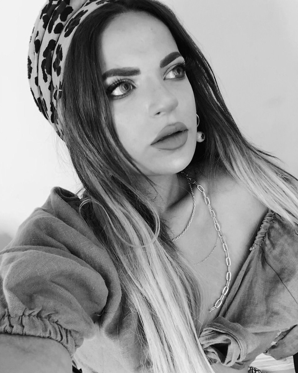 İyiki kadınım 🤍  #ChallengeAccepted #KadinaSiddeteHayir