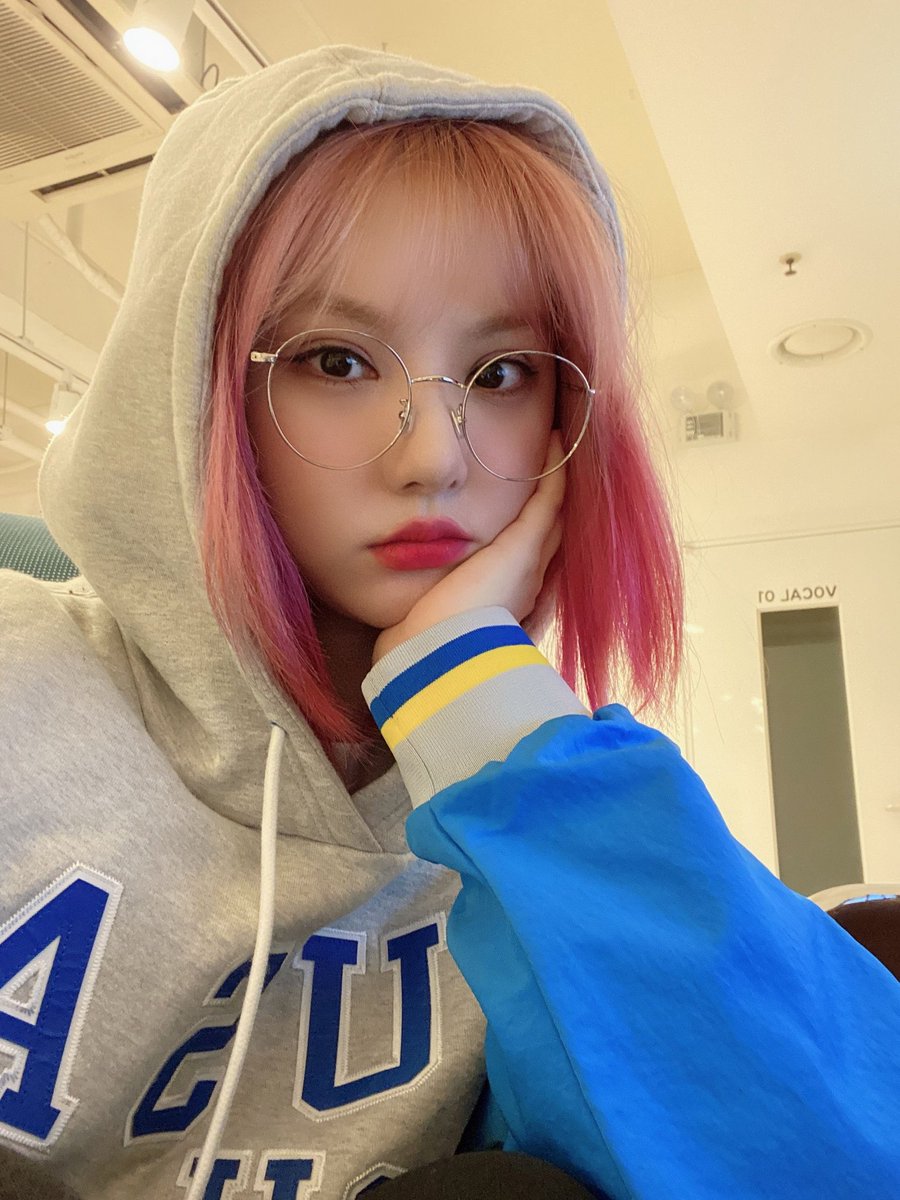 ANur012's tweet photo. [Thread] Idols that used 'Eunha GFRIEND Morning Alarm'

#GFRIEND #여자친구 @GFRDofficial https://t.co/kdxt8iHWxE