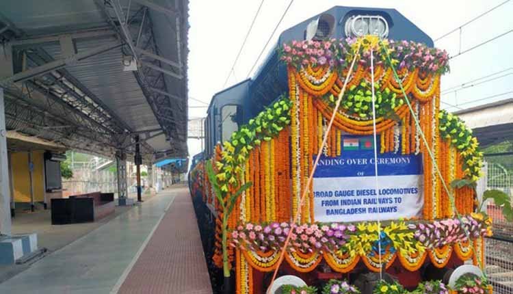 WINNEWS_IN's tweet image. * வங்கதேசத்திற்கு 10 டீசல் ரயில் எஞ்சின்களை இந்தியா வழங்கியது
* டெல்லியில் நடைபெற்ற காணொலி நிகழ்ச்சியில் வெளியுறவு அமைச்சர் ஜெய்சங்கர், ரயில்வே அமைச்சர் பியூஷ் கோயலும், வங்கதேச வெளியுறவு உள்ளிட்டோர் பங்கேற்பு
#TrainEngine #India #WinNews @DevanathayadavT