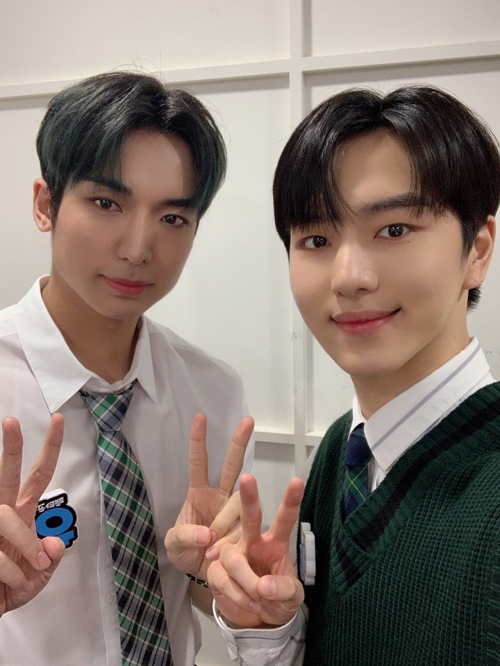 KKINO_TH's tweet photo. [📰 update] 2020.07.27 : #PENTAGON #펜타곤 @CUBE_PTG — ยูนิอย่าลืมมาดูรายการ Idol on Quiz ของตัวน้อยและศิลปินคิวบ์กันนะคะ วันนี้เวลา 18.30 น. (เวลาไทย) น้า 🥰💓

สตรีมรายการ : https://t.co/skD676TSkK https://t.co/qK96UUr3d3