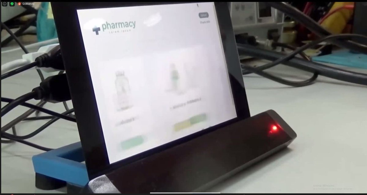HACKatHOME20's tweet photo. Empezamos el lunes hablandoos de uno de nuestros proyectos ganadores: #SCtouchless, el dispositivo diseñado para minimizar el #contacto con superficies con las que habitualmente interactúan múltiples usuarios, como las pantallas de información. ¡MUY buena solución #LowTouch! https://t.co/y6LZVlVEoK