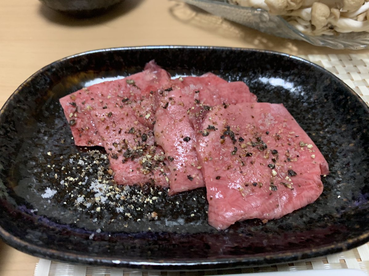 たのまゆうむ ごほうびは居酒屋で 12 7配信 Twitterren 今日はおうち焼肉 ご近所肉屋さんで美味しいハラミ タン ミノを買ってきて 野菜をたっぷり 魚ばかり食べてると肉が食べたくなるし 肉ばかり食べてると野菜が食べたくなる が食べ