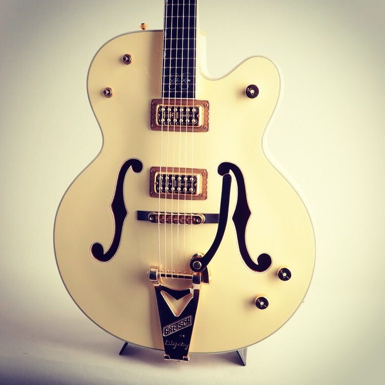 mikiame's tweet photo. 希少なStephen Stillsシグネイチャーが入荷しました。
GRETSCH
6136-58 Stephen Stills White Falcon
https://t.co/js6u0F0L8X
#gretschguitars #soundofhonor #outlawauthentic #powerandfidelity #guitar #guitarra #guitarrero #guitarist #mikigakki #三木楽器 #新着ギター https://t.co/amcr2CiTug