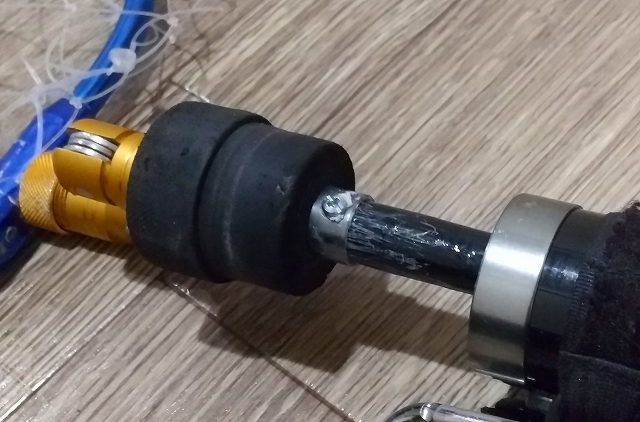 この前の動画で、カンダイを掬った時に壊れたタモを修理しました。
コメントで修理方法を教えていただいたので修理とネジで強化できました！
詳しく教えていただきありがとうございます。
釣れたウツボはタタキと蒲焼で食べました☺️