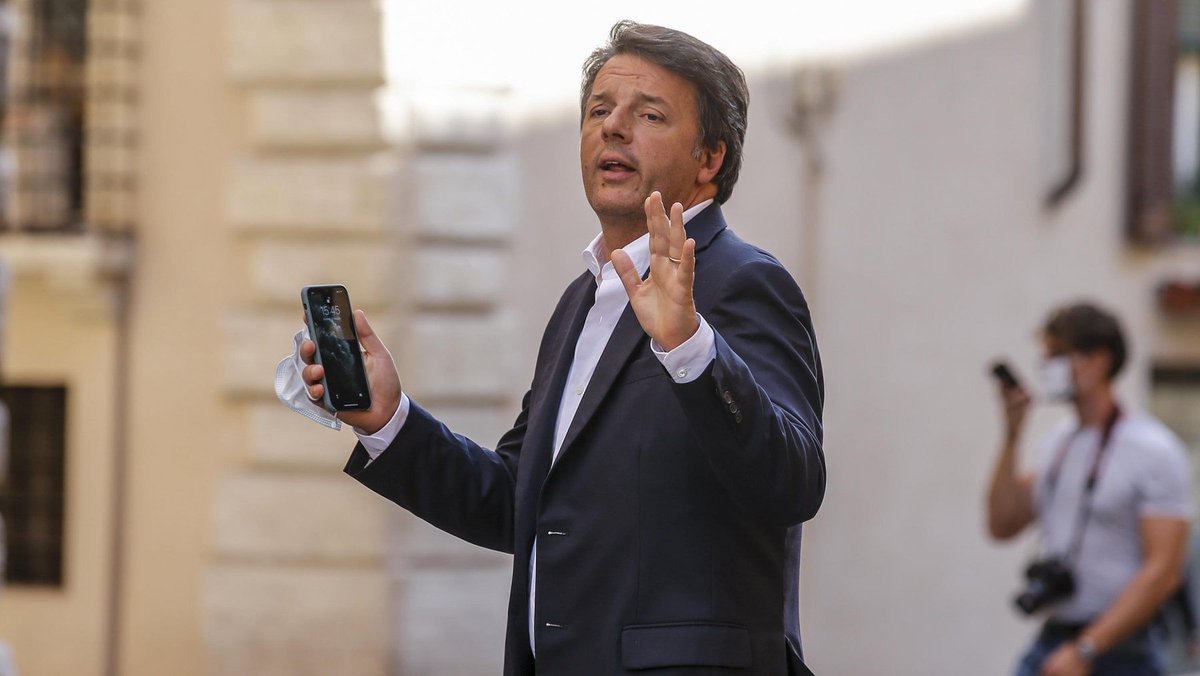 francescagraz1's tweet photo. M5s Buffagni in intervento al Villaggio Rousseau risponde a un'intervista in cui Renzi prevede una grave crisi in autunno e rilancia il Mes.
Dice che Renzi è un gufo. Il Mes non serve.
Gli risponde #MarcoDiMaio IV dicendo che la previsione di Renzi è visione e realismo. Politica https://t.co/b33qhOEQ6O